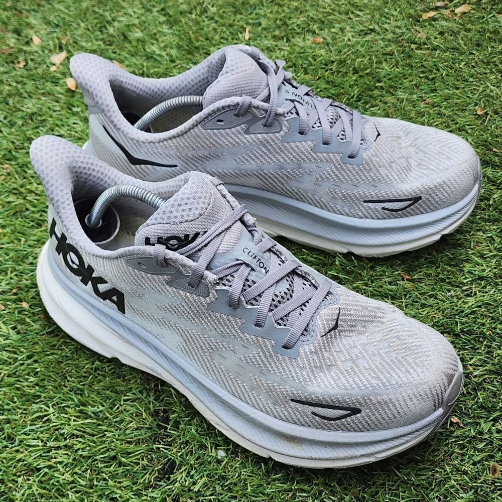 HOKA CLIFTON 9 - Mens Atheltic Shoes - SIZE 9.5D ***no insloes ***